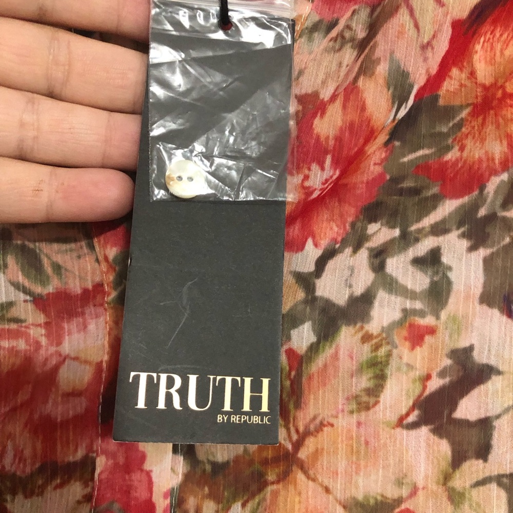 Truth by republic new blouse flowy floral fall colors women’s size XS NWT v neck - Picture 9 of 11